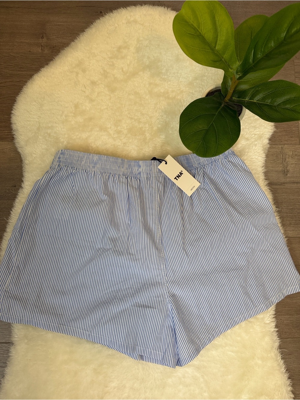 NWT Aritzia TNA High-Waist Shorts - Picture 10 of 10